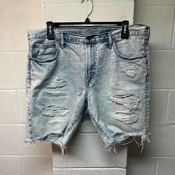 American Eagle Outfitters Men's Ripped Light Blue Jean Shorts. 38 - Picture 1 of 5